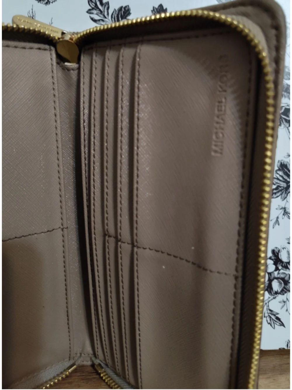 Women's Michael Kors Wallet One Size Beige Gold